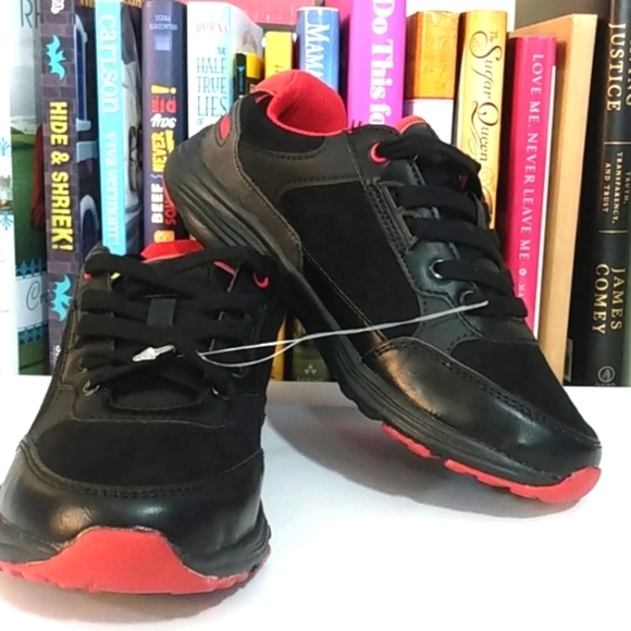 KENNETH COLE BLACK RED LACE UP LOW-TOP SNEAKERS SIZE 4 NWT - Picture 8 of 8